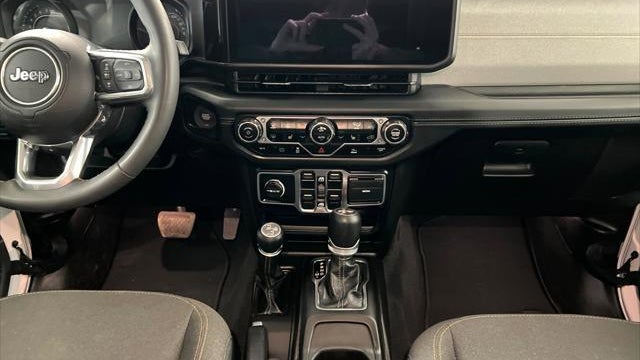 2024 Jeep Wrangler Sahara 4xe