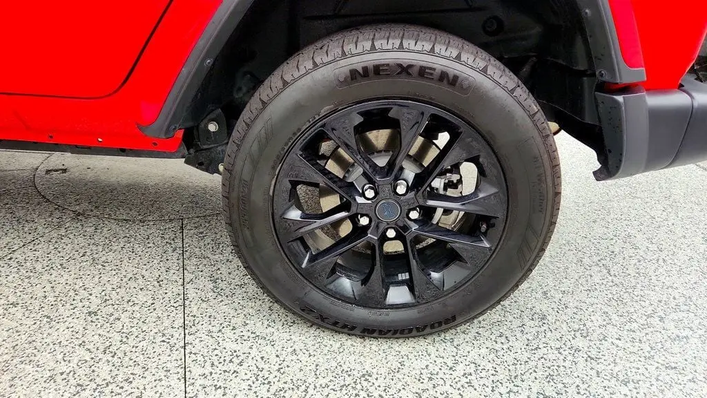 2025 Jeep Wrangler - $28,595