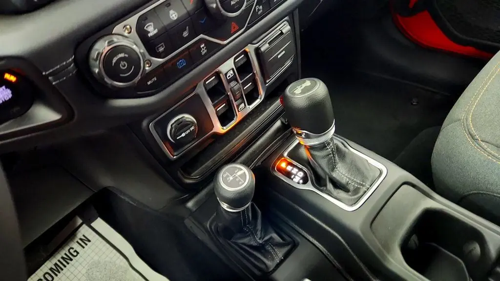 2025 Jeep Wrangler - $28,595