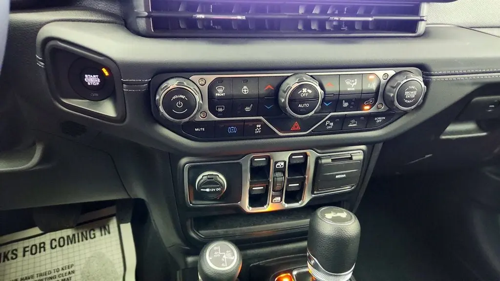 2025 Jeep Wrangler - $28,595