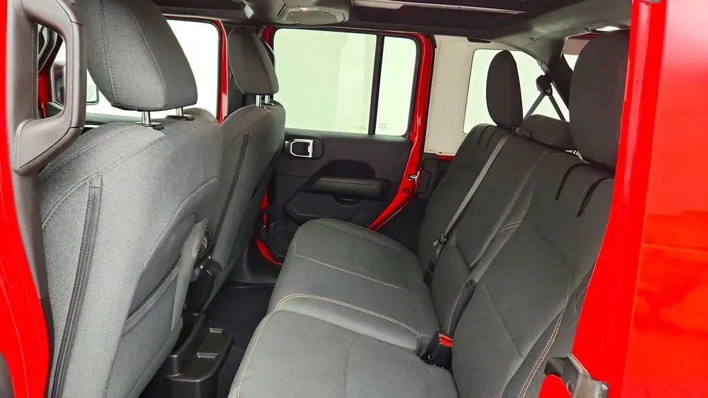 2025 Jeep Wrangler - $28,595
