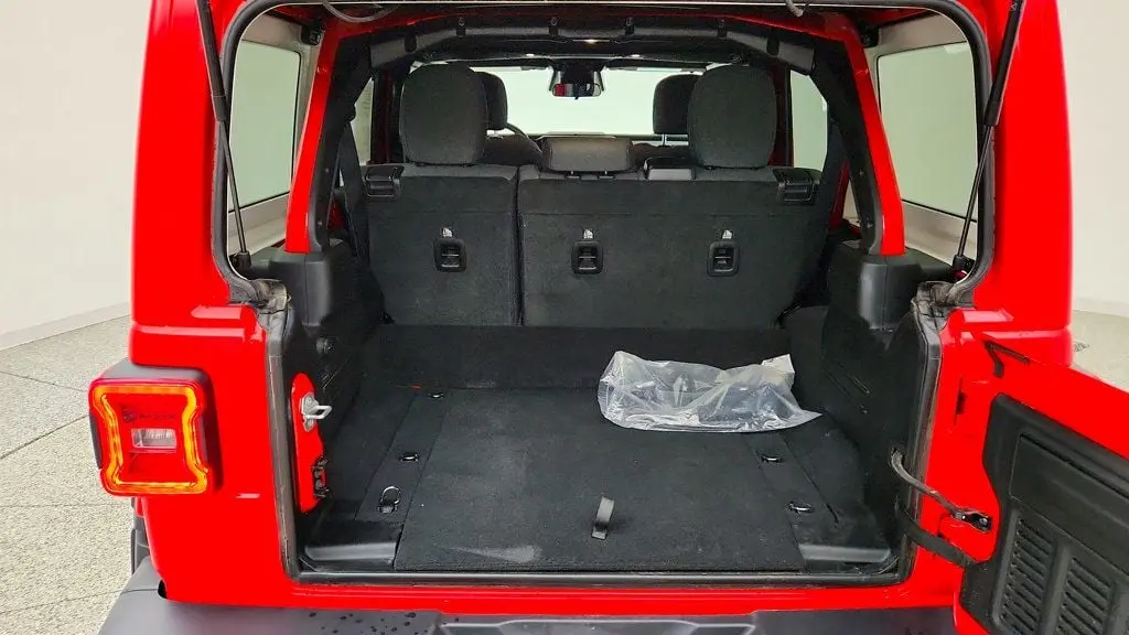 2025 Jeep Wrangler - $28,595
