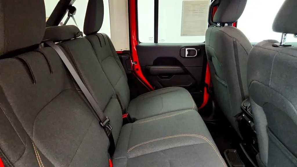 2025 Jeep Wrangler - $28,595