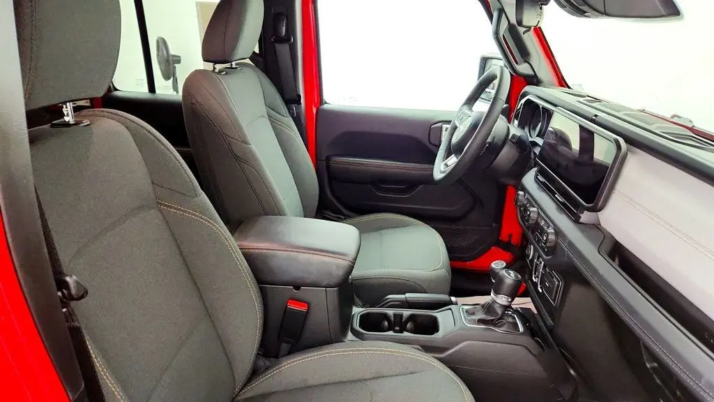 2025 Jeep Wrangler - $28,595