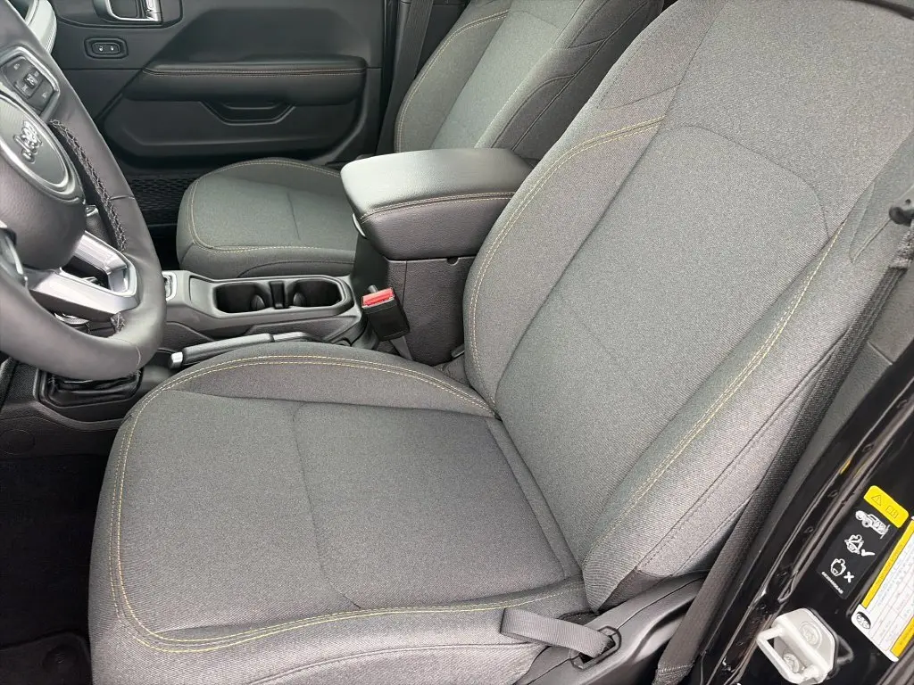 2025 Jeep Wrangler - $33,710