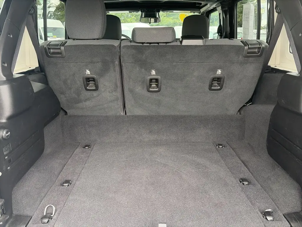2025 Jeep Wrangler - $33,710