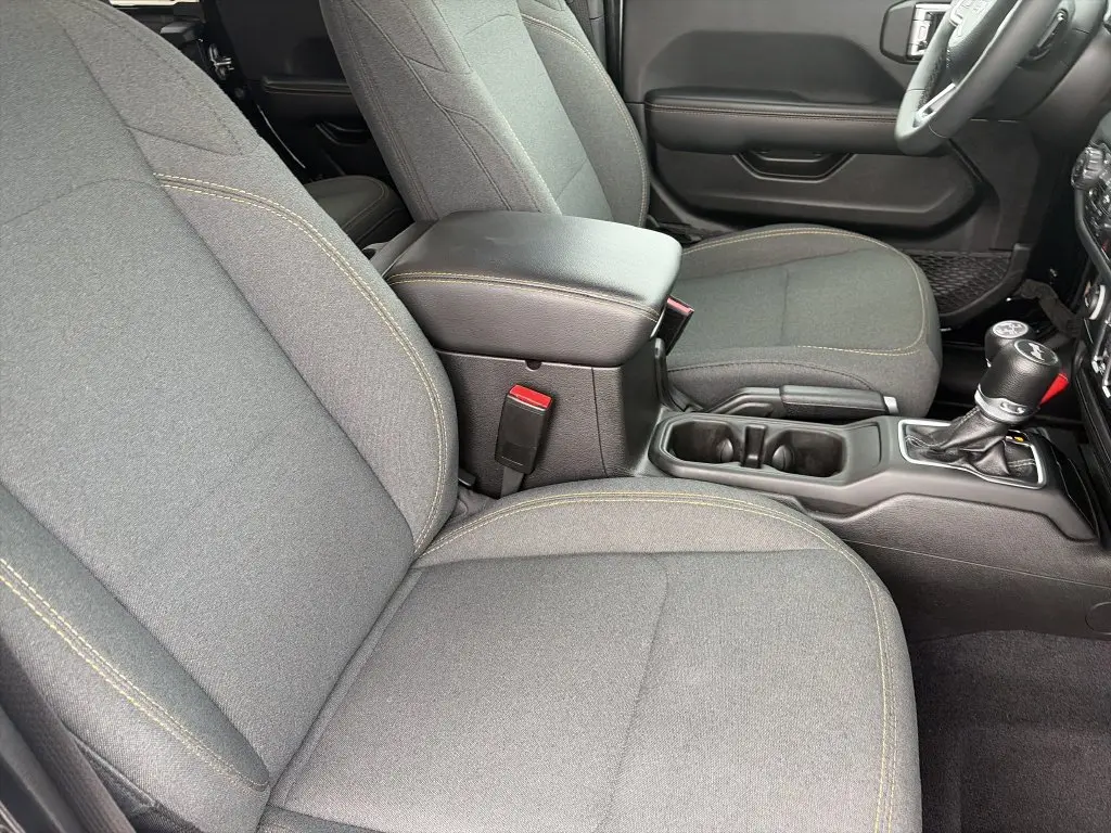 2025 Jeep Wrangler - $33,710