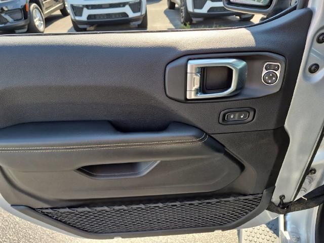 2024 Jeep Wrangler - $32,998