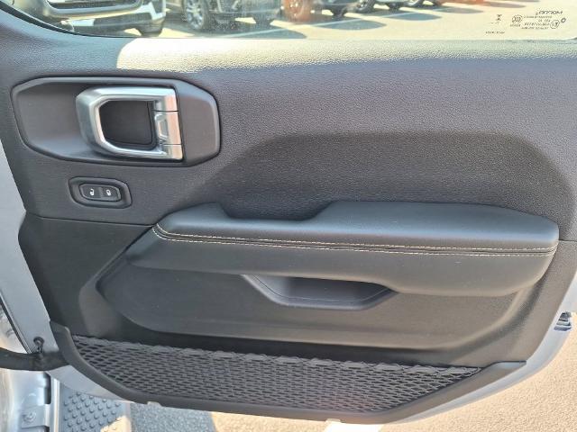 2024 Jeep Wrangler - $32,998