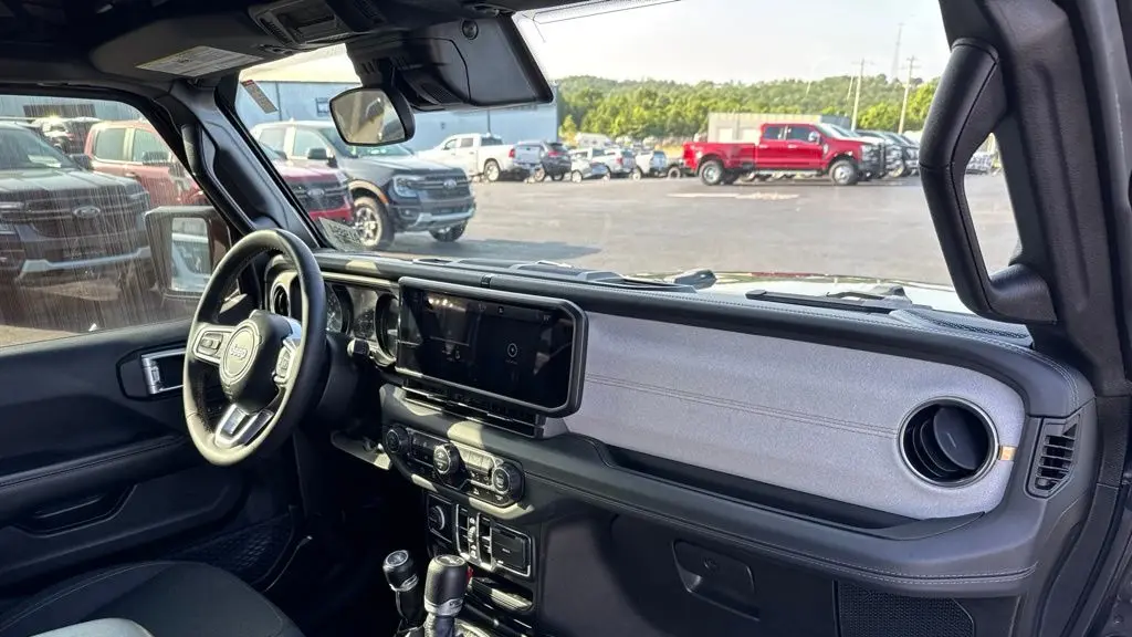 2024 Jeep Wrangler Sahara 4xe