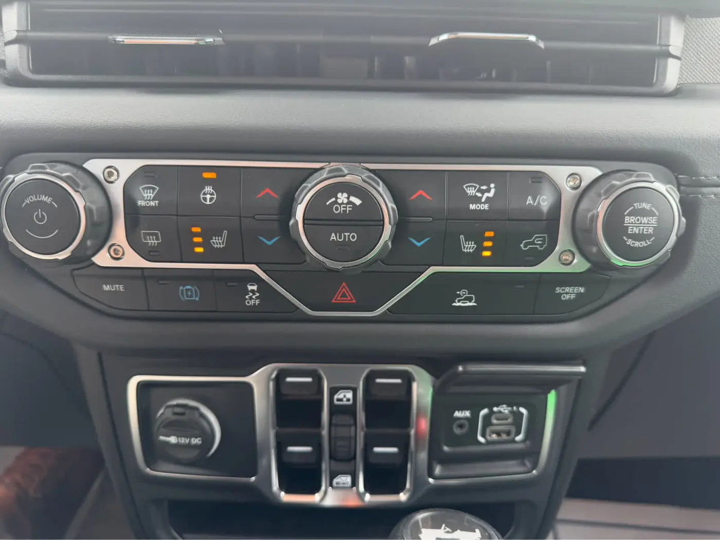 2025 Jeep Wrangler - $29,995