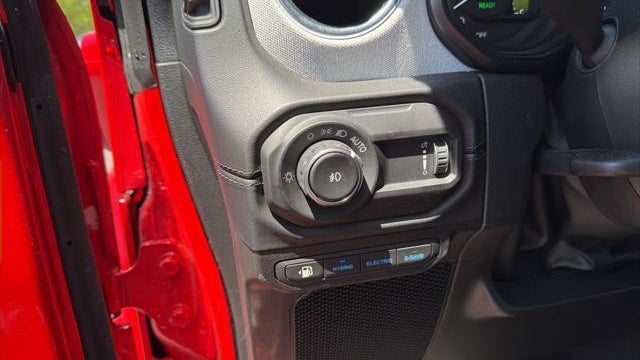 2025 Jeep Wrangler Sahara 4xe