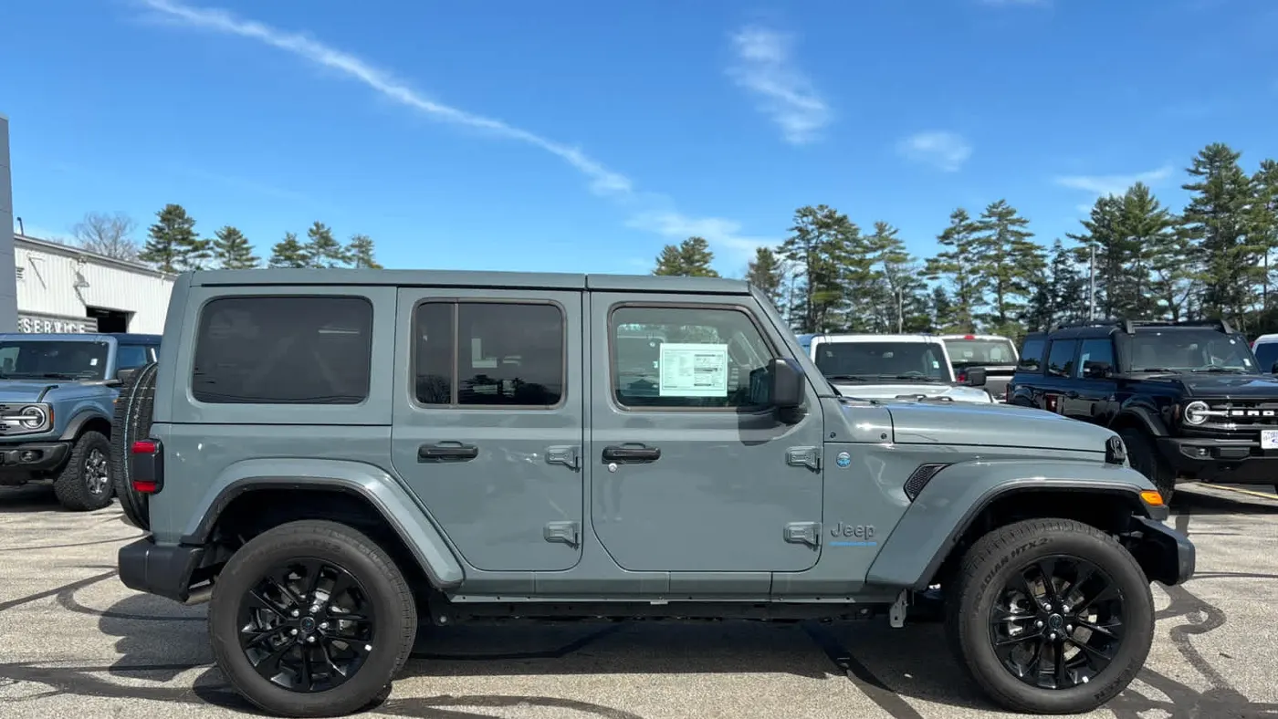 2025 Jeep Wrangler Sahara 4xe