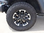 2025 Wrangler Thumbnail 30