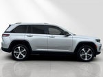 2023 Grand Cherokee Thumbnail 3