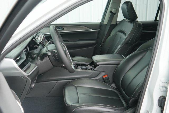 2023 Jeep Cherokee - $23,900