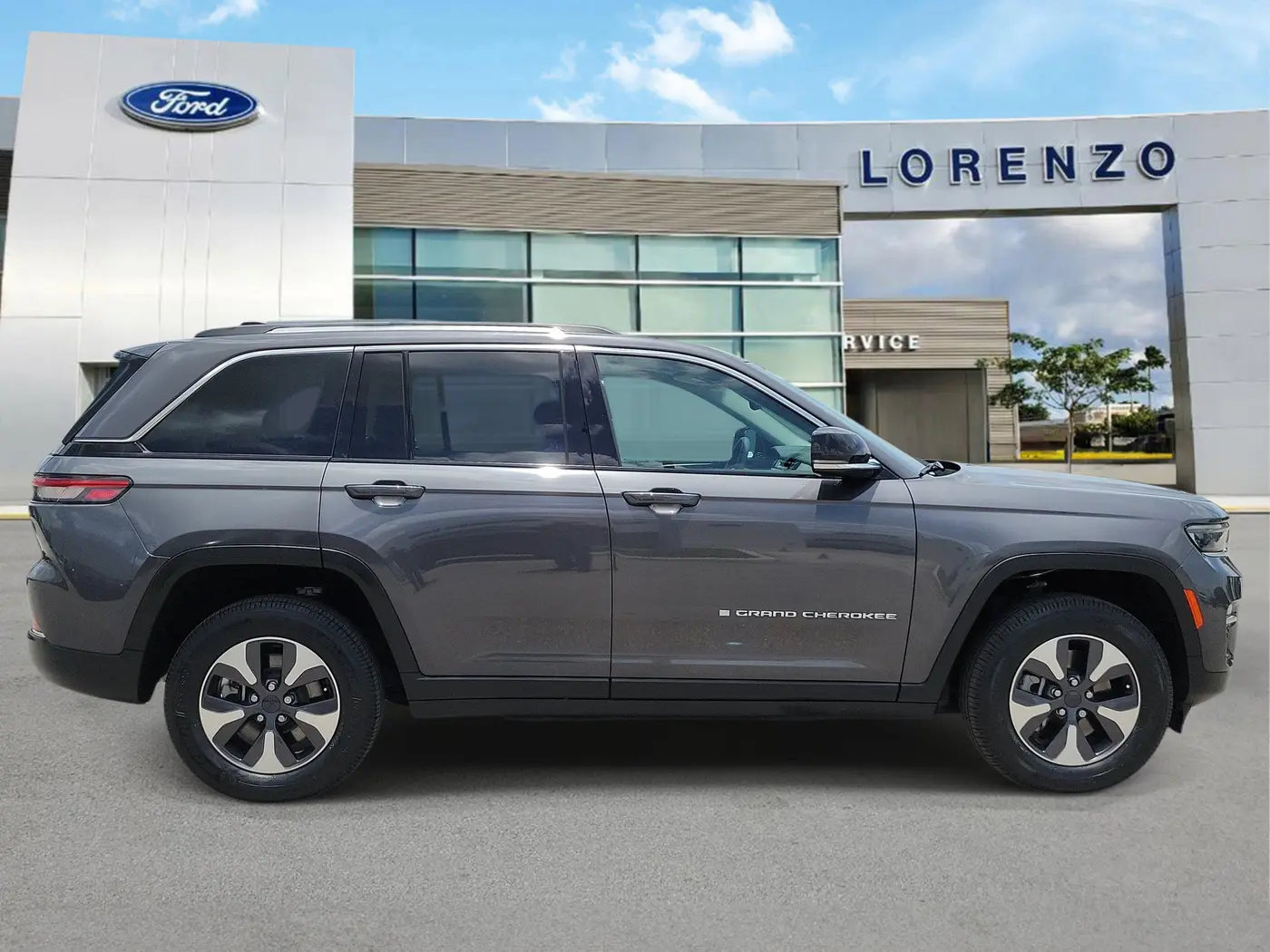 2022 Jeep Cherokee - $23,990