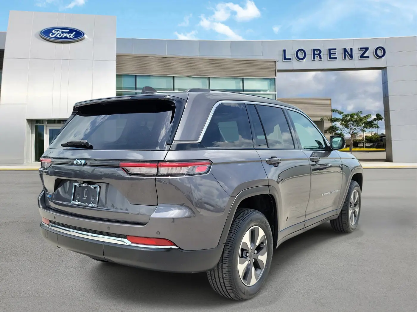 2022 Jeep Cherokee - $23,990
