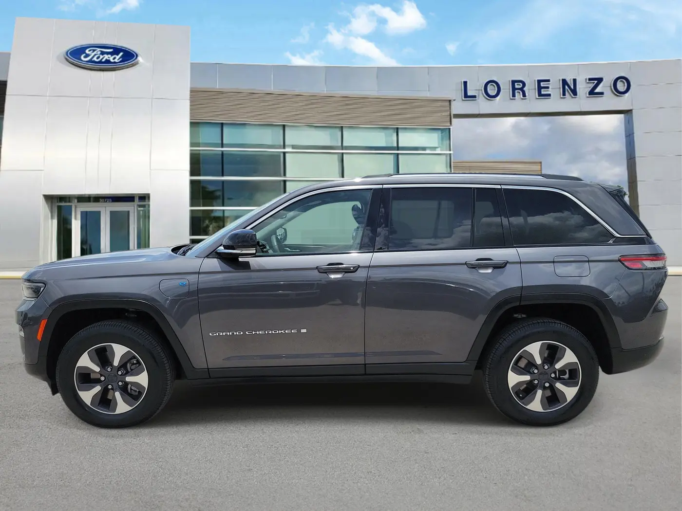 2022 Jeep Cherokee - $23,990