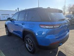 2022 Grand Cherokee Thumbnail 4