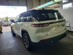 2022 Grand Cherokee Thumbnail 2