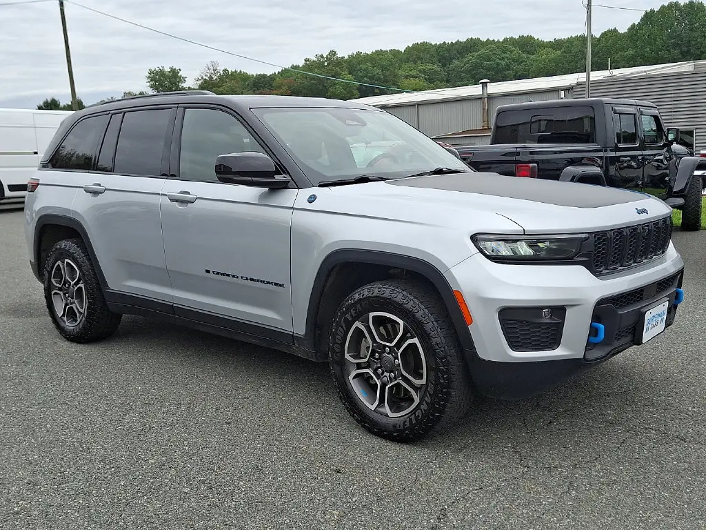 2023 Jeep Cherokee - $24,700
