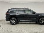 2024 Grand Cherokee Thumbnail 4