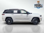 2023 Grand Cherokee Thumbnail 3