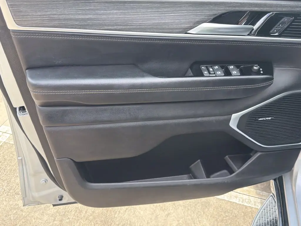 2024 Jeep Wagoneer L - $30,001