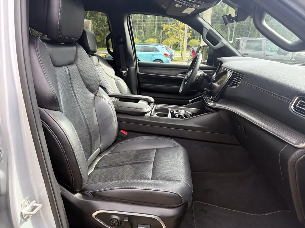 2024 Jeep Wagoneer L - $30,001