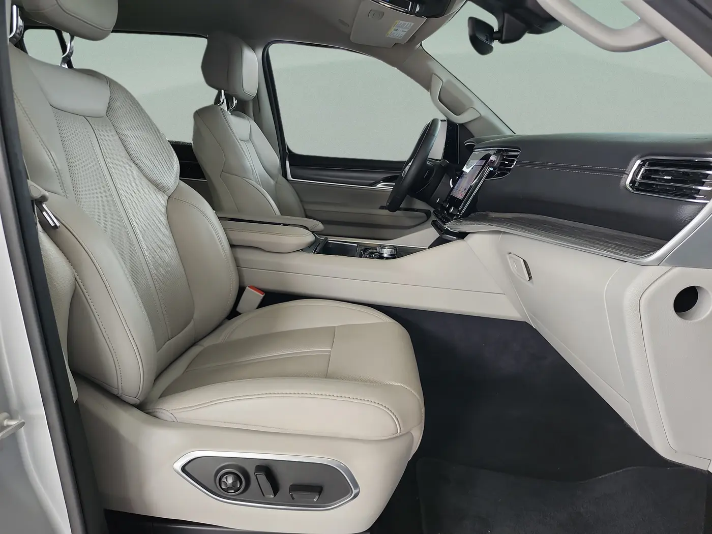 2024 Jeep Wagoneer L - $28,700