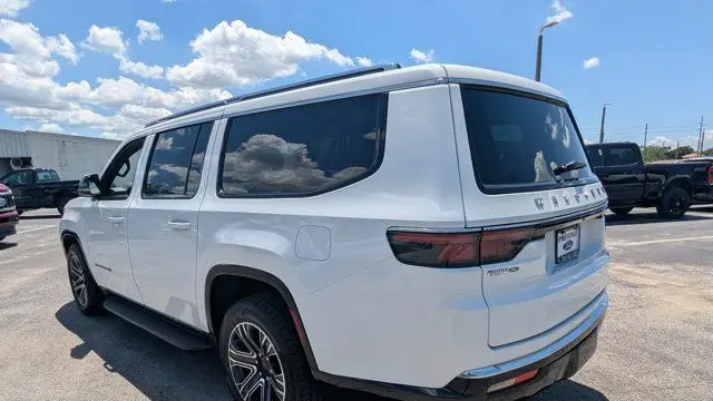 2024 Jeep Wagoneer L Carbide