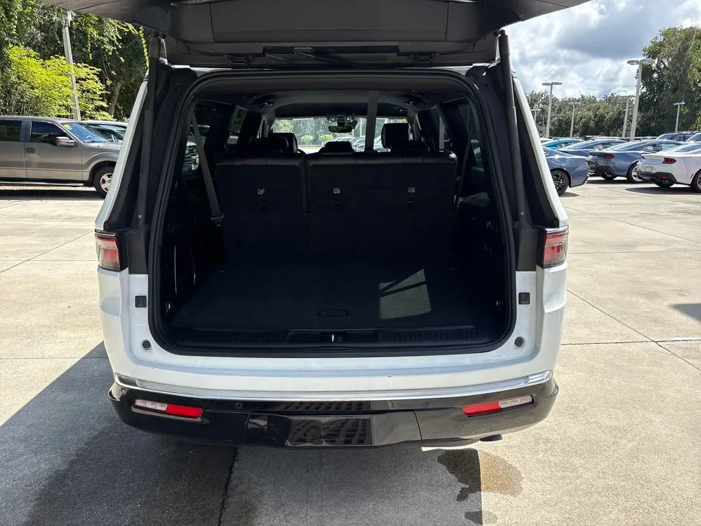 2024 Jeep Wagoneer L - $29,901