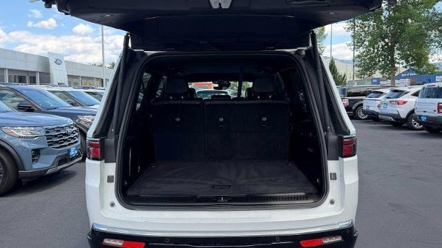 2024 Jeep Wagoneer L Base
