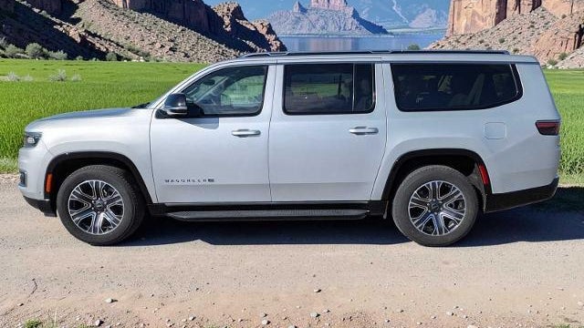 2025 Jeep Wagoneer L Base