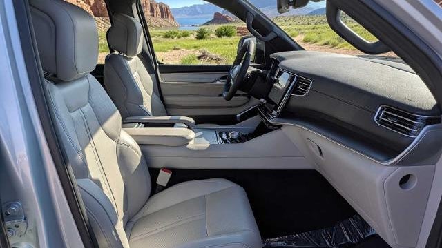 2025 Jeep Wagoneer L Base
