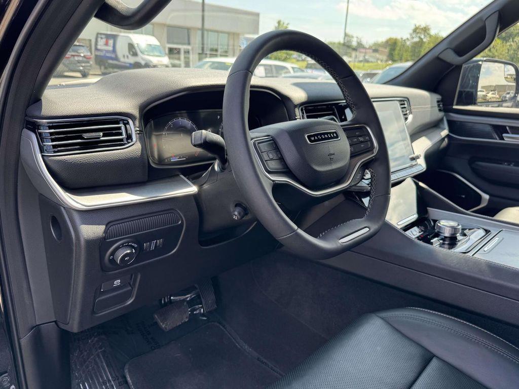 2025 Jeep Wagoneer L Base — photo 1 of 12