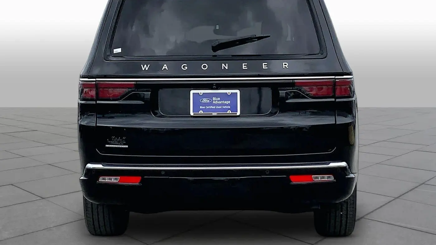 2023 Jeep Wagoneer L Base