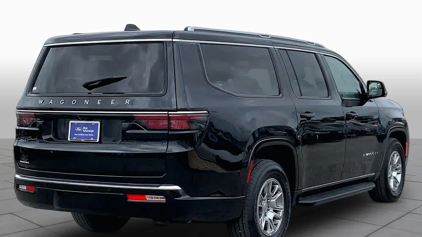 2023 Jeep Wagoneer L Base