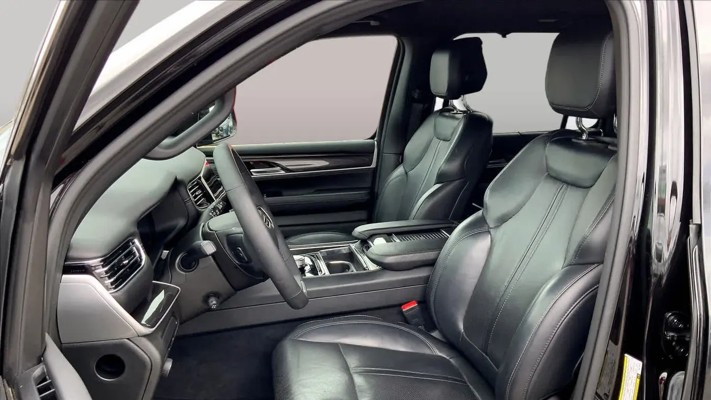 2023 Jeep Wagoneer L Base