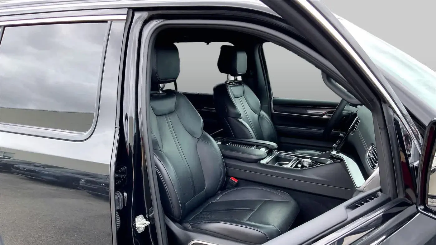 2023 Jeep Wagoneer L Base
