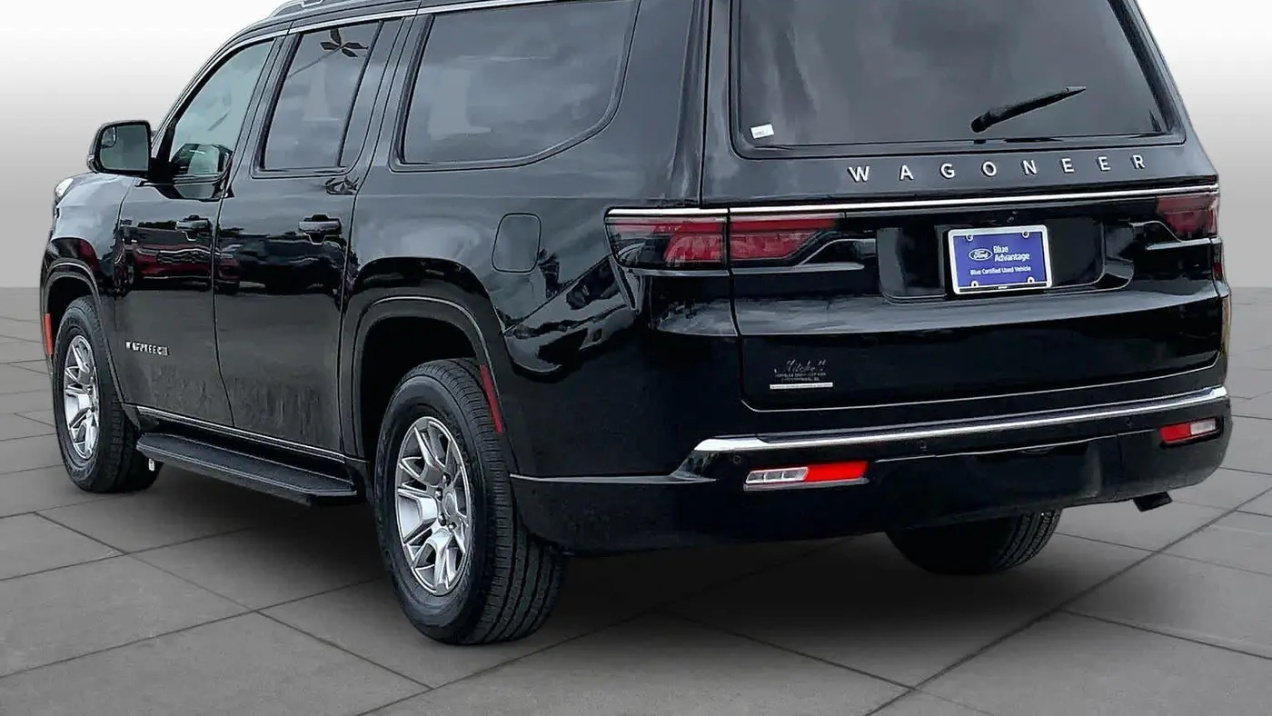 2023 Jeep Wagoneer L Base