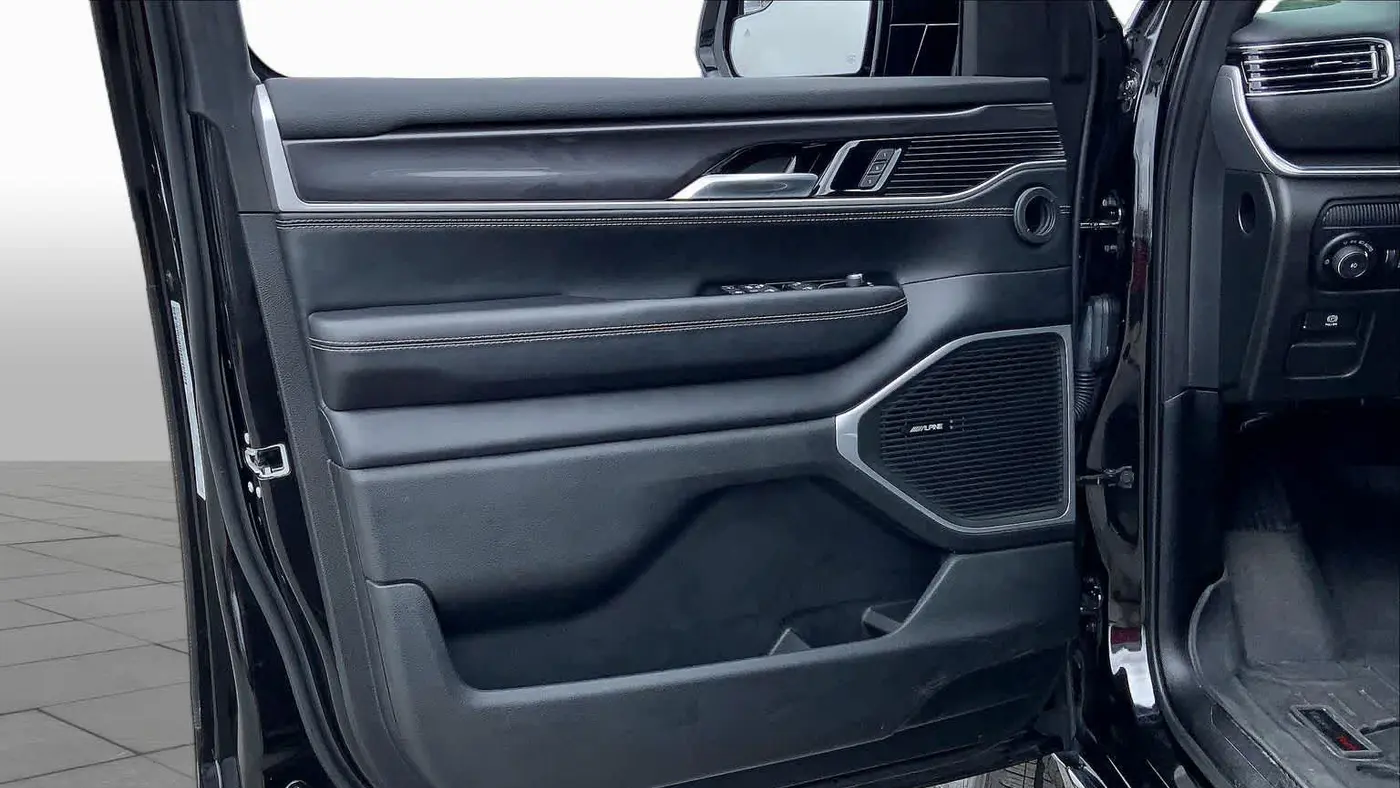 2023 Jeep Wagoneer L Base