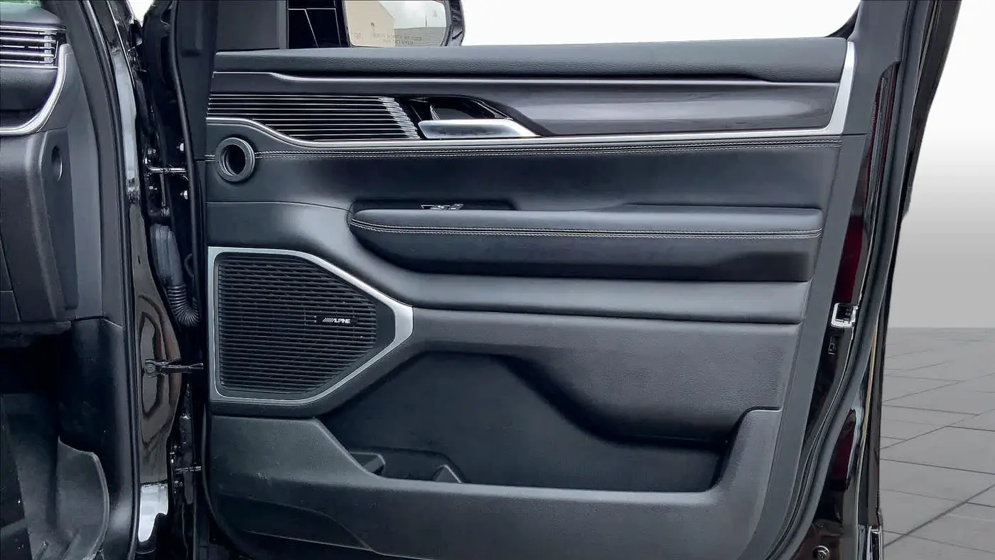 2023 Jeep Wagoneer L Base