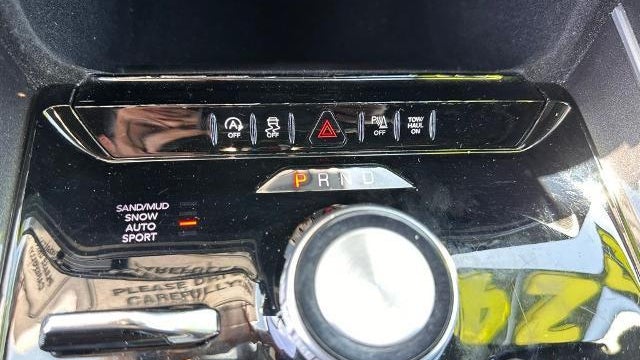 2024 Jeep Wagoneer L Base