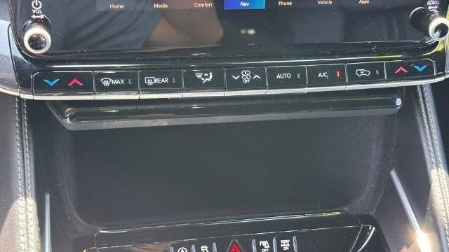 2024 Jeep Wagoneer L Base