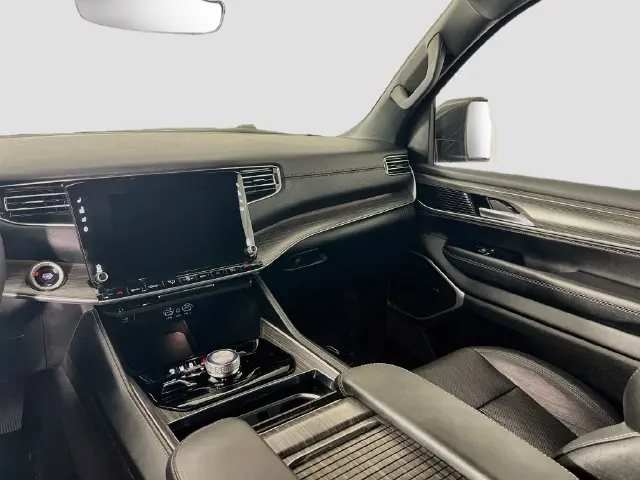 2024 Jeep Wagoneer L - $35,800