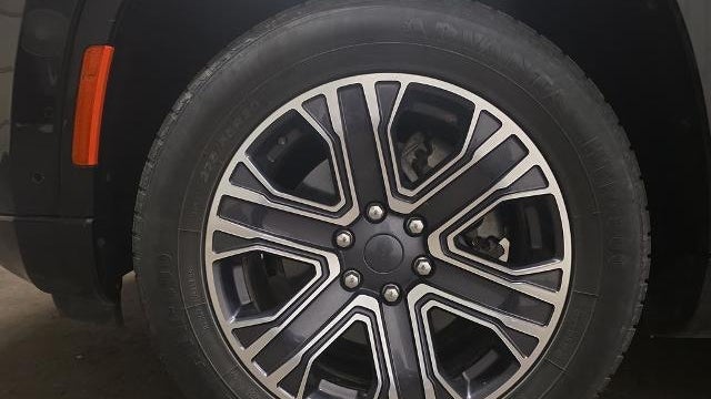 2023 Jeep Wagoneer L Carbide