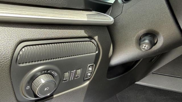 2023 Jeep Wagoneer L Carbide