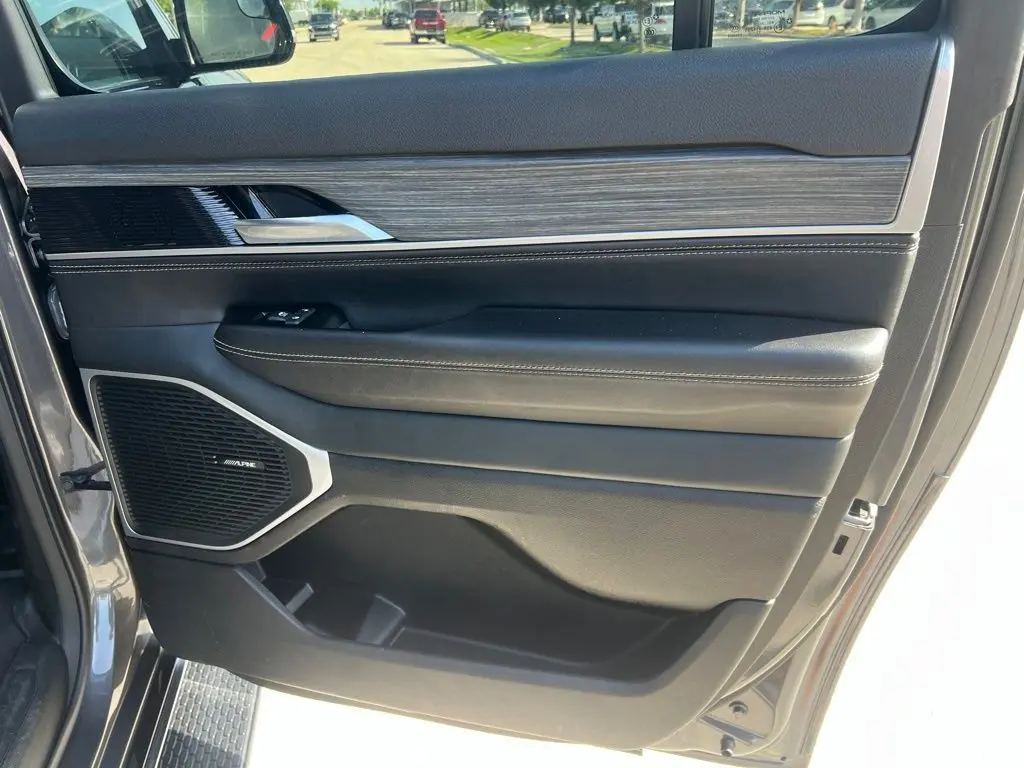 2024 Jeep Wagoneer L - $31,154